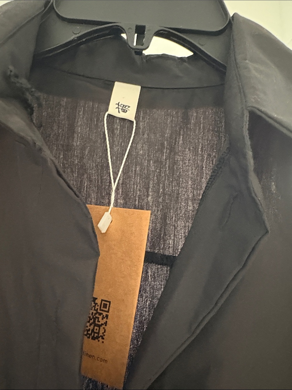 Soolinen  Boxy Black Short-Sleeve Button Shirt with large  Pointed Collar